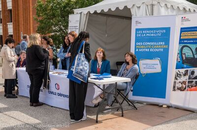 ARTICLE SERVICE CIVIL